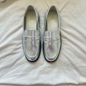 GAP Women's Metallic Silver Flats